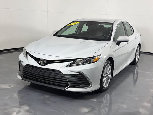 Used 2024 Toyota Camry LE FWD image 9