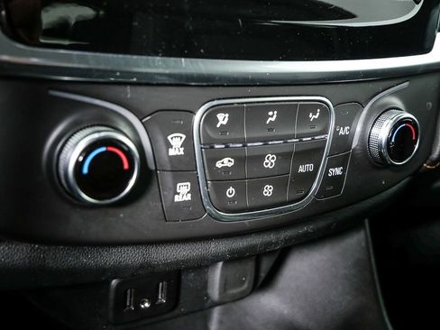 Used 2020 Chevrolet Traverse LS image 15