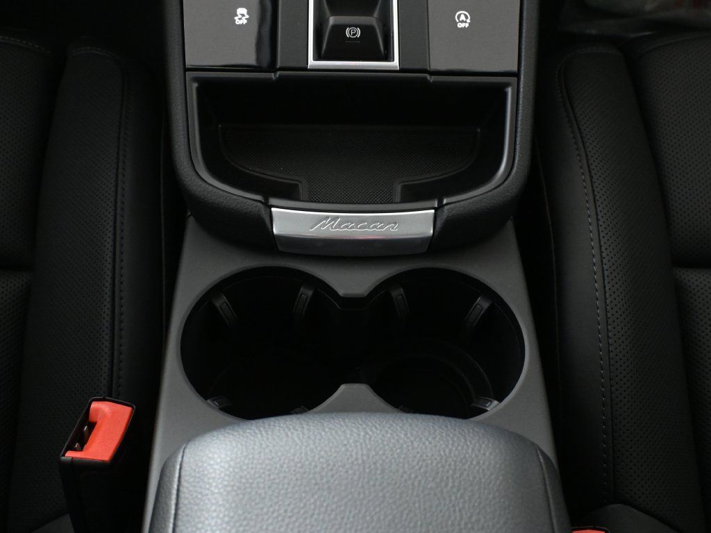 Used 2026 Porsche Macan AWD/4WD image 26