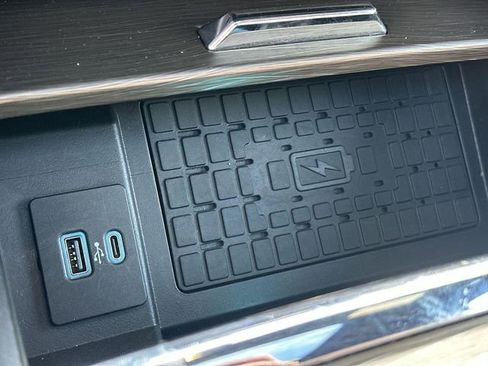 Used 2022 Ford Expedition Limited image 39