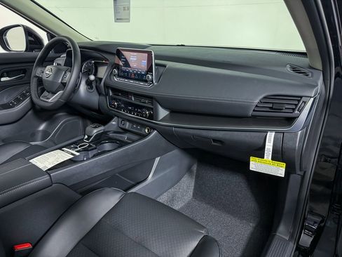 Certified 2026 Nissan Rogue SV AWD/4WD image 13