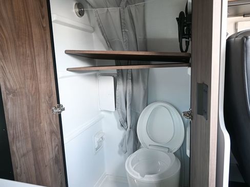 Used 2023 Mercedes-Benz Sprinter 2500 image 17