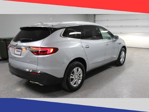 Used 2019 Buick Enclave Essence image 3