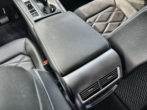 Used 2025 Volkswagen Atlas SE image 16