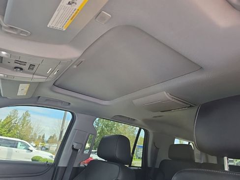 Used 2018 Chevrolet Tahoe LT w/ LT Signature Package image 3