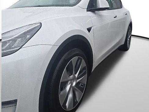 Used 2021 Tesla Model Y Long Range image 8