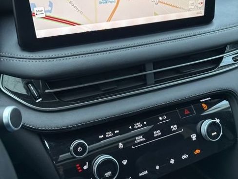 Certified 2025 INFINITI QX60 Luxe image 29