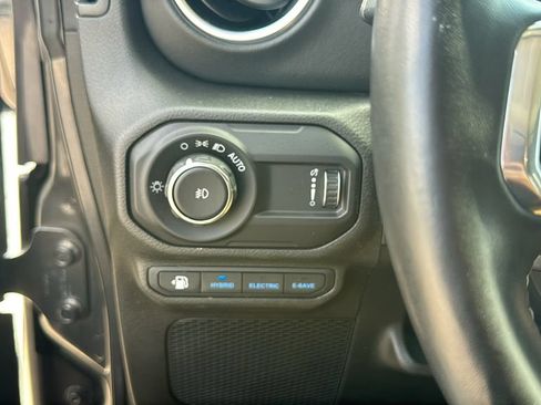 Used 2023 Jeep Wrangler Unlimited Sahara w/ Cold Weather Group AWD/4WD image 15
