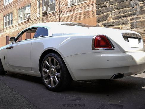Used 2017 Rolls-Royce Wraith RWD image 6