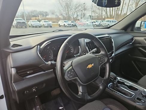Used 2023 Chevrolet Traverse LT FWD image 10