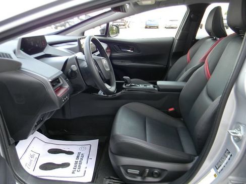 Used 2024 Toyota Prius Prime FWD image 18