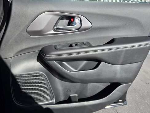 New 2026 Chrysler Pacifica Select image 34