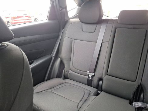 Certified 2025 Hyundai Tucson SE image 12