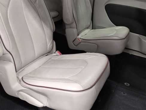 Certified 2020 Chrysler Pacifica Limited image 22