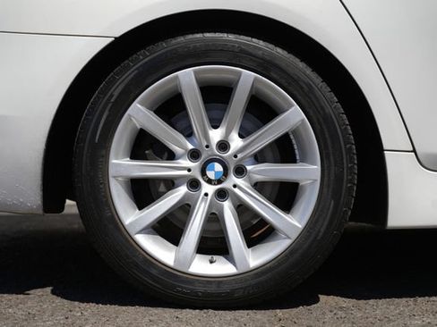 Used 2015 BMW 535i xDrive Sedan AWD/4WD image 9