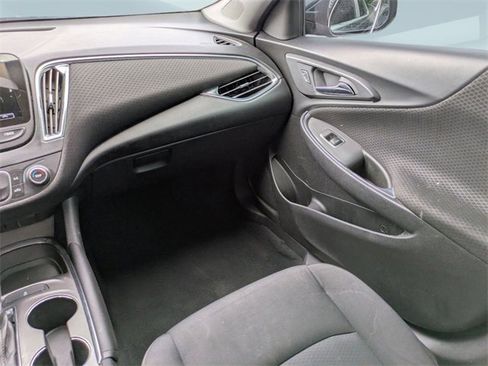 Used 2017 Chevrolet Malibu LT image 19