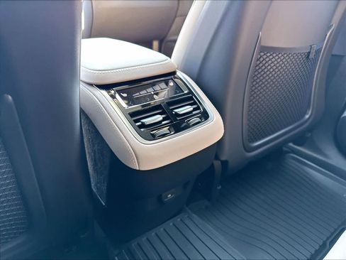 New 2026 Volvo XC90 B6 Plus w/ Protection Package Premier AWD/4WD image 16