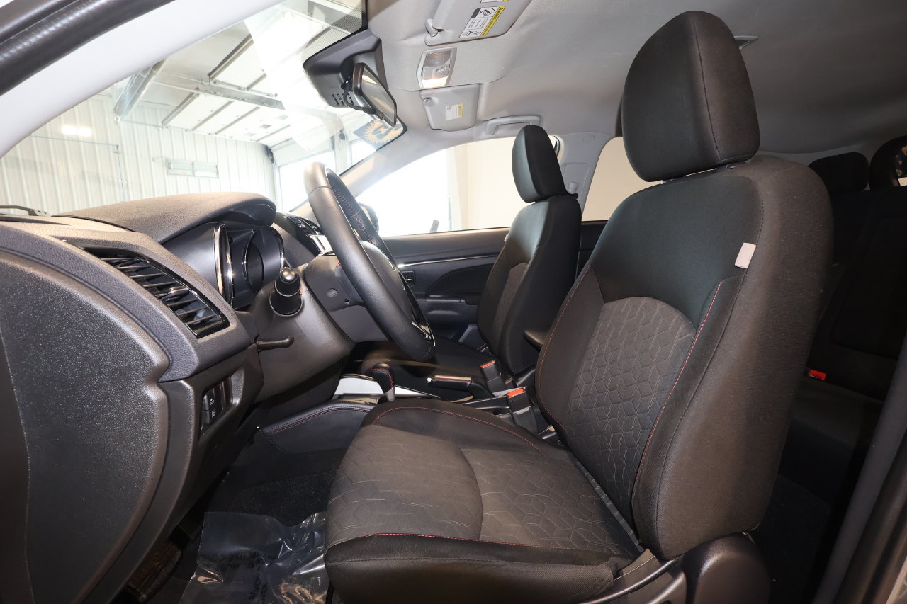 Used 2025 Mitsubishi Outlander Sport LE AWD/4WD image 21