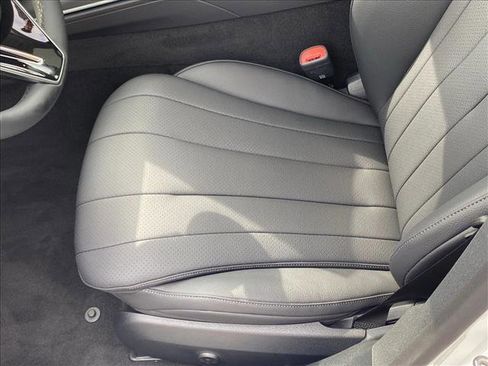 Certified 2025 Mercedes-Benz E 350 4MATIC Sedan image 4