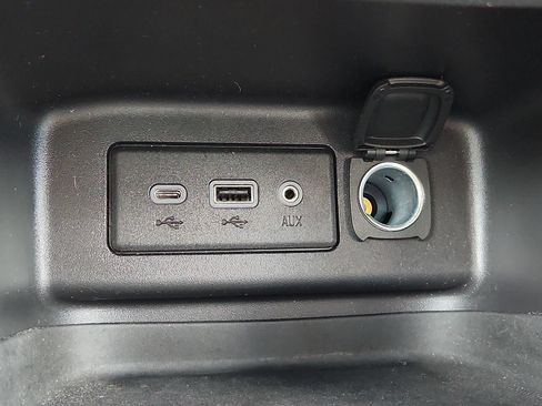 Used 2024 Chevrolet Equinox LT w/ LPO, Floor Liner Package FWD image 19
