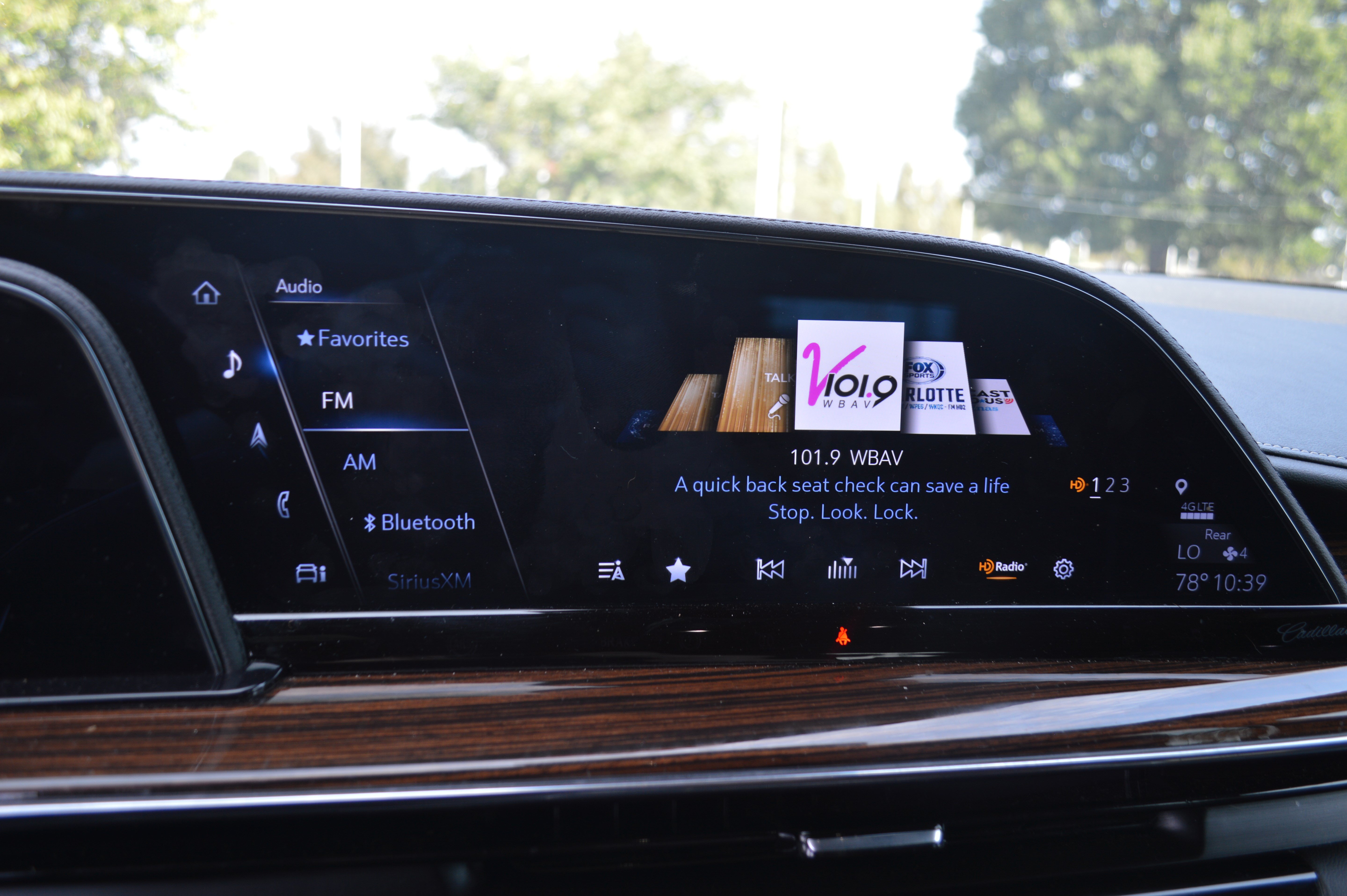 Used 2022 Cadillac Escalade Premium Luxury w/ Performance Package AWD/4WD image 15