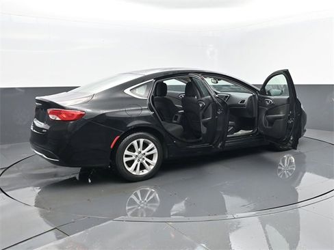 Used 2016 Chrysler 200 Limited image 28