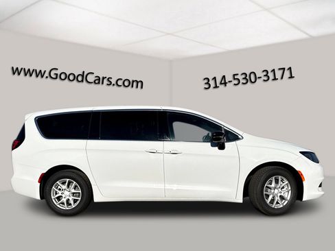 New 2026 Chrysler Voyager LX image 3