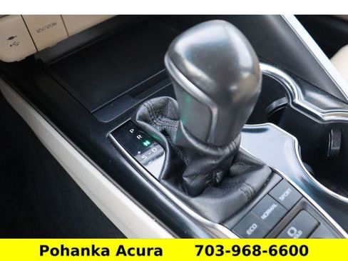 Used 2018 Toyota Camry XLE image 17