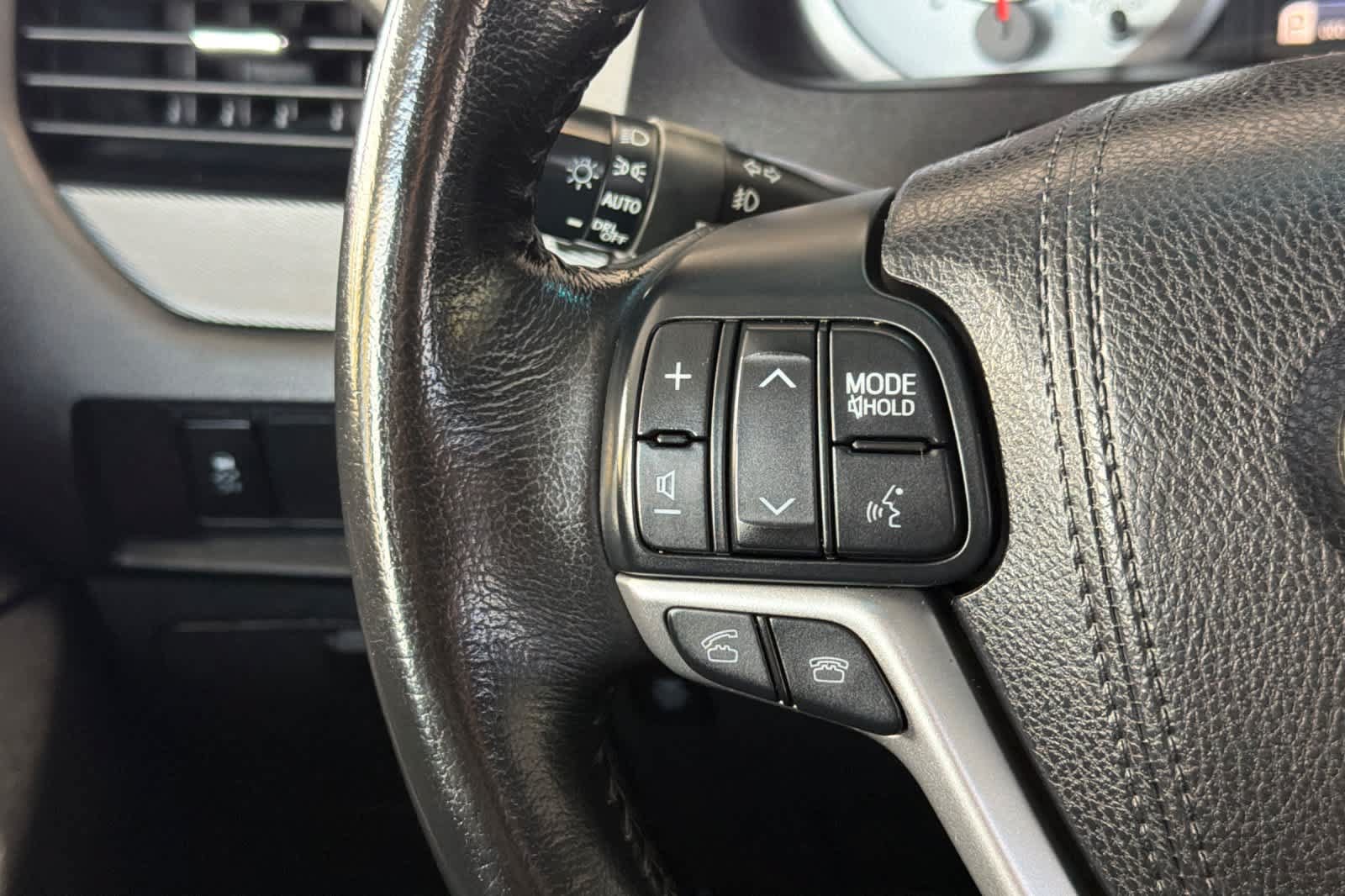 Used 2016 Toyota Sienna SE FWD image 25