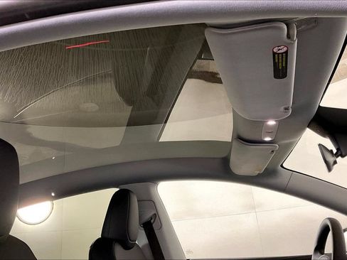 Used 2026 Tesla Model Y Long Range RWD image 28