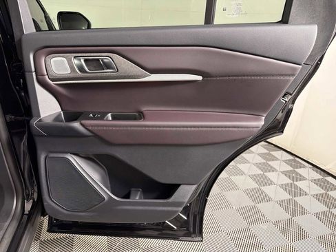 Used 2025 Ford Explorer Platinum image 15