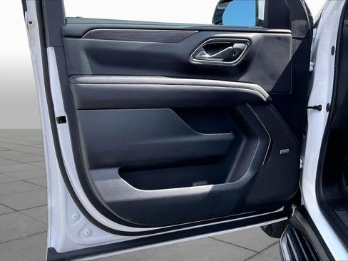 Used 2024 Chevrolet Suburban LT RWD image 22