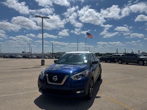Certified 2019 Nissan Kicks SR w/ SR Premium Package FWD image 6