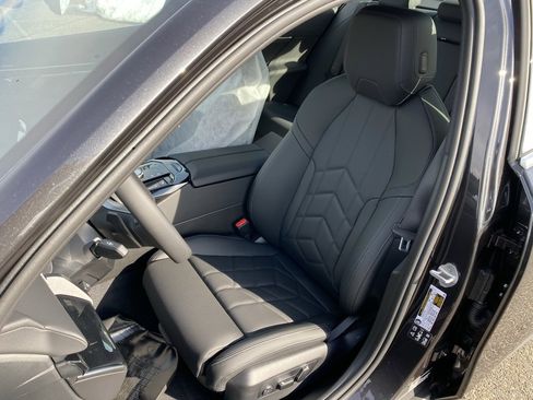 New 2026 BMW 530i xDrive w/ Convenience Package image 11