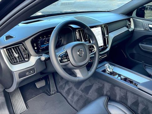Used 2024 Volvo XC60 T8 Ultimate image 17