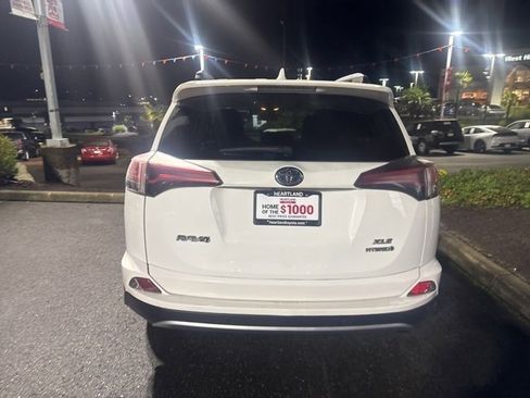 Used 2018 Toyota RAV4 XLE image 12