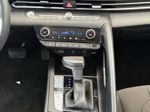 Used 2023 Hyundai Elantra SEL w/ Convenience Package FWD image 20