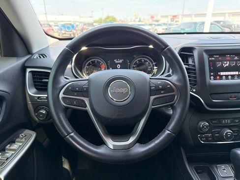 Used 2019 Jeep Cherokee Latitude Plus FWD image 10