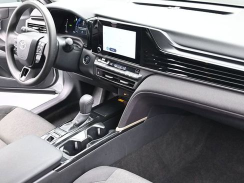 Used 2025 Toyota Camry LE FWD image 36