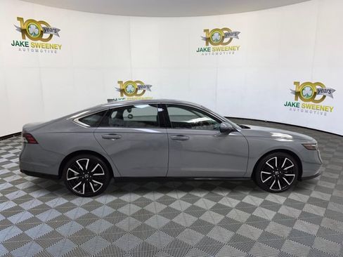 Used 2024 Honda Accord Touring image 11