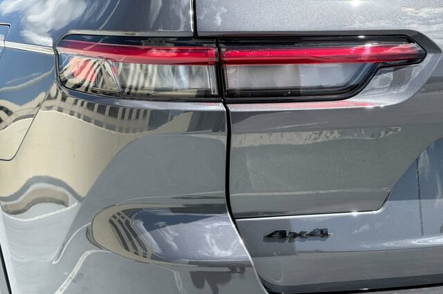 New 2026 Jeep Grand Cherokee L 4WD image 25
