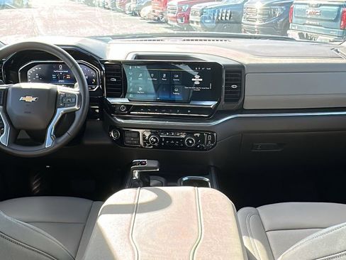 Used 2025 Chevrolet Silverado 1500 LTZ w/ LTZ Convenience Package II AWD/4WD image 10