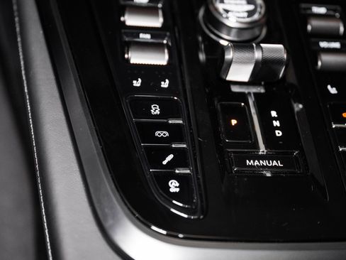 Used 2025 Aston Martin DBX 707 image 44