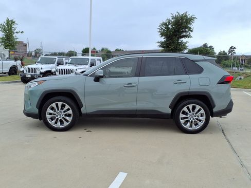 Used 2019 Toyota RAV4 XLE Premium FWD image 9