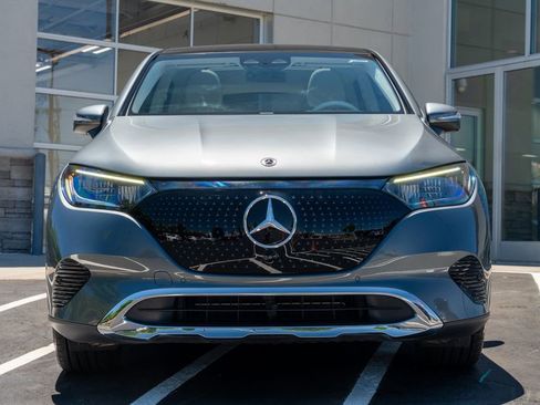 Used 2023 Mercedes-Benz EQE 350+ SUV w/ Exclusive Trim Package image 4
