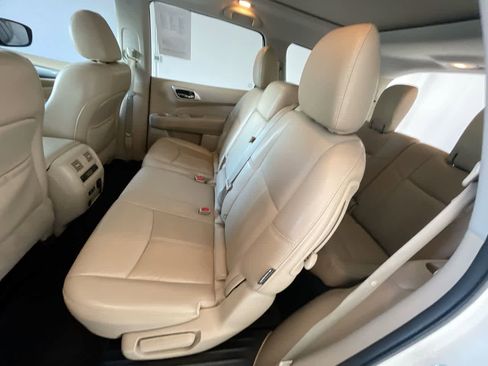Used 2019 Nissan Pathfinder SL w/ SL Premium Package AWD/4WD image 23