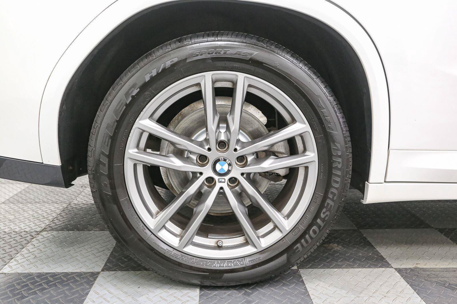 Used 2019 BMW X4 xDrive30i w/ M Sport Package 2 AWD/4WD image 17