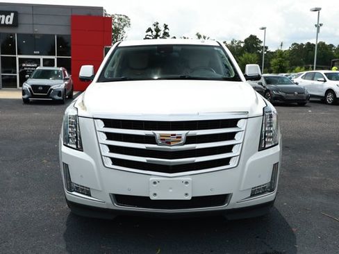 Used 2018 Cadillac Escalade Luxury AWD/4WD image 2