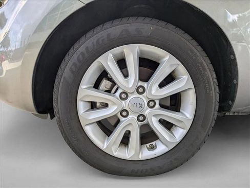 Used 2013 Kia Soul + FWD image 13