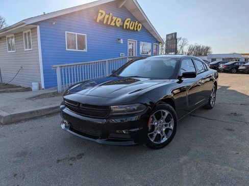 Used 2015 Dodge Charger SE image 1